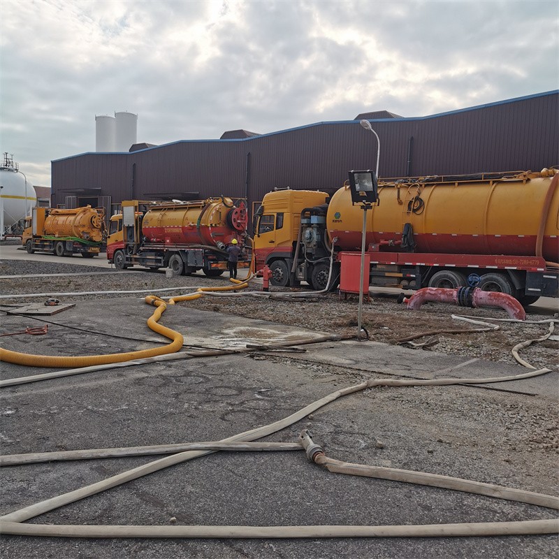 塔城污水池清理