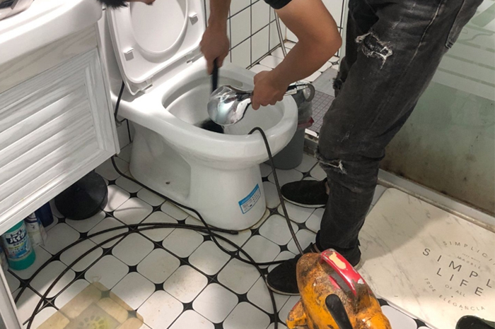 塔城马桶堵塞自己疏通还是找师傅？专业上门服务让你省时更省心